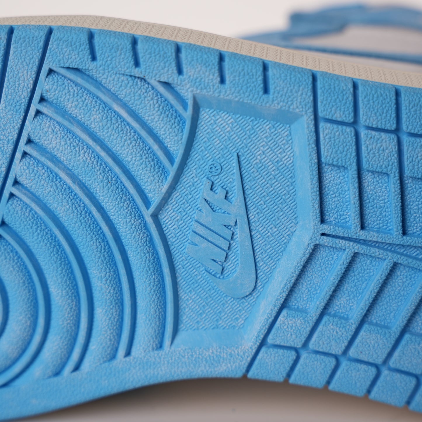 Air Jordan 1 Retro UNC