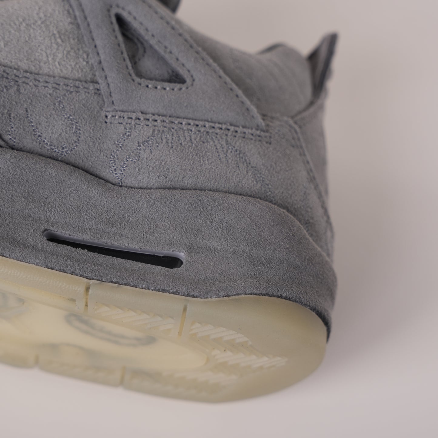Air Jordan 4 Retro Kaws