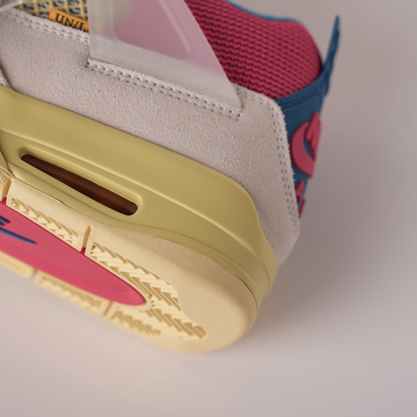 Air Jordan 4 Retro Union Guava Ice