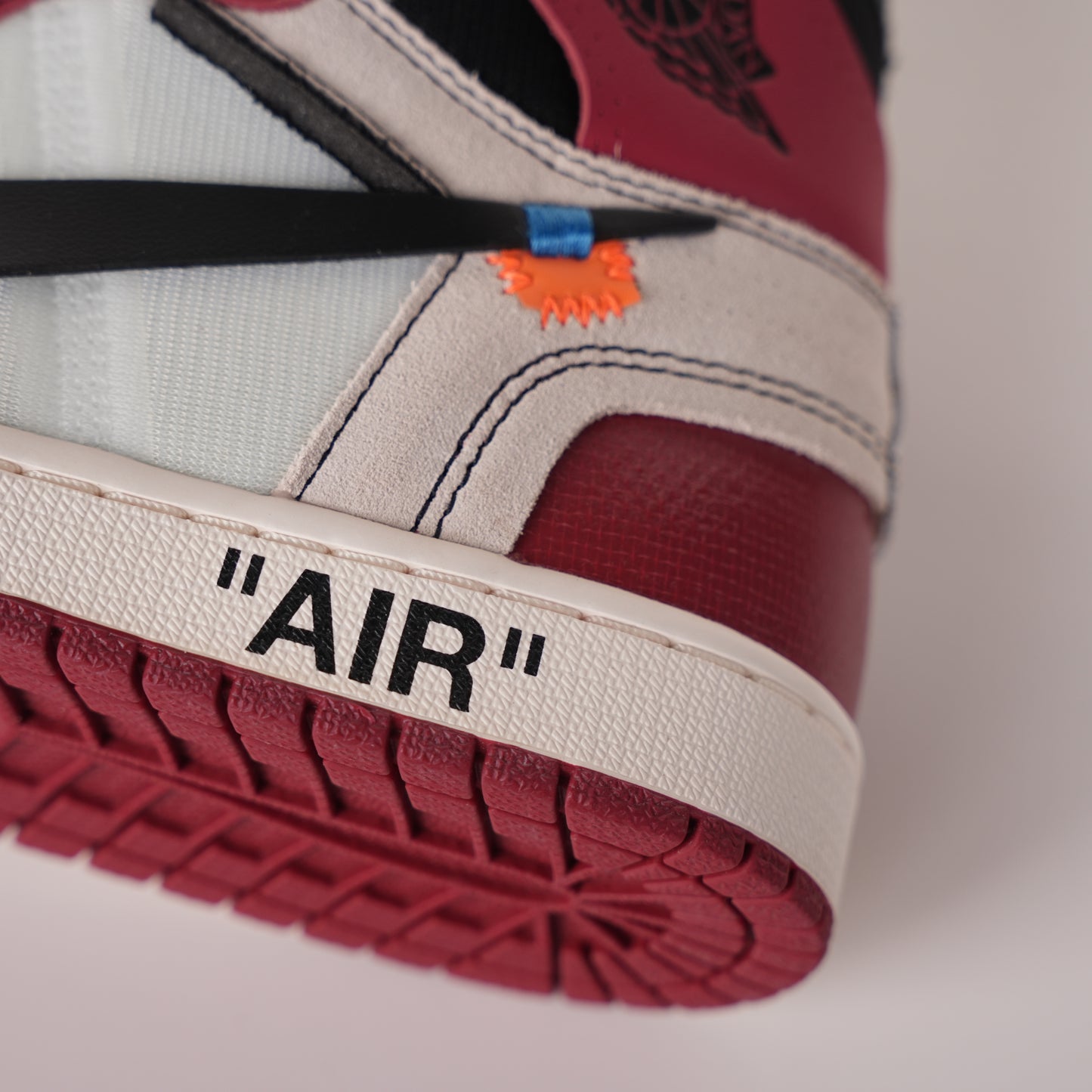 Air Jordan 1 Retro High Off-White Chicago