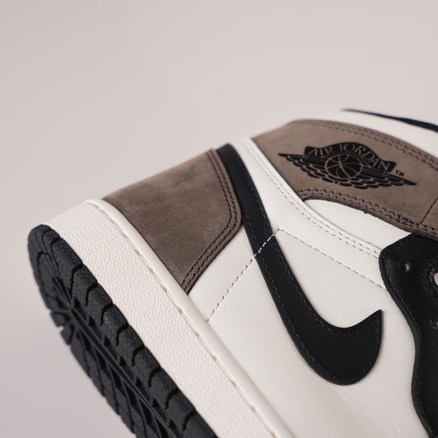 Air Jordan 1 Retro High Dark Mocha