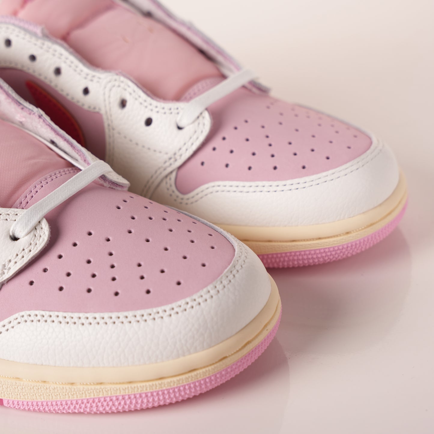 Travis Scott x Air Jordan 1 Retro Low OG 'Sail Tropical Pink' IQ7604-101