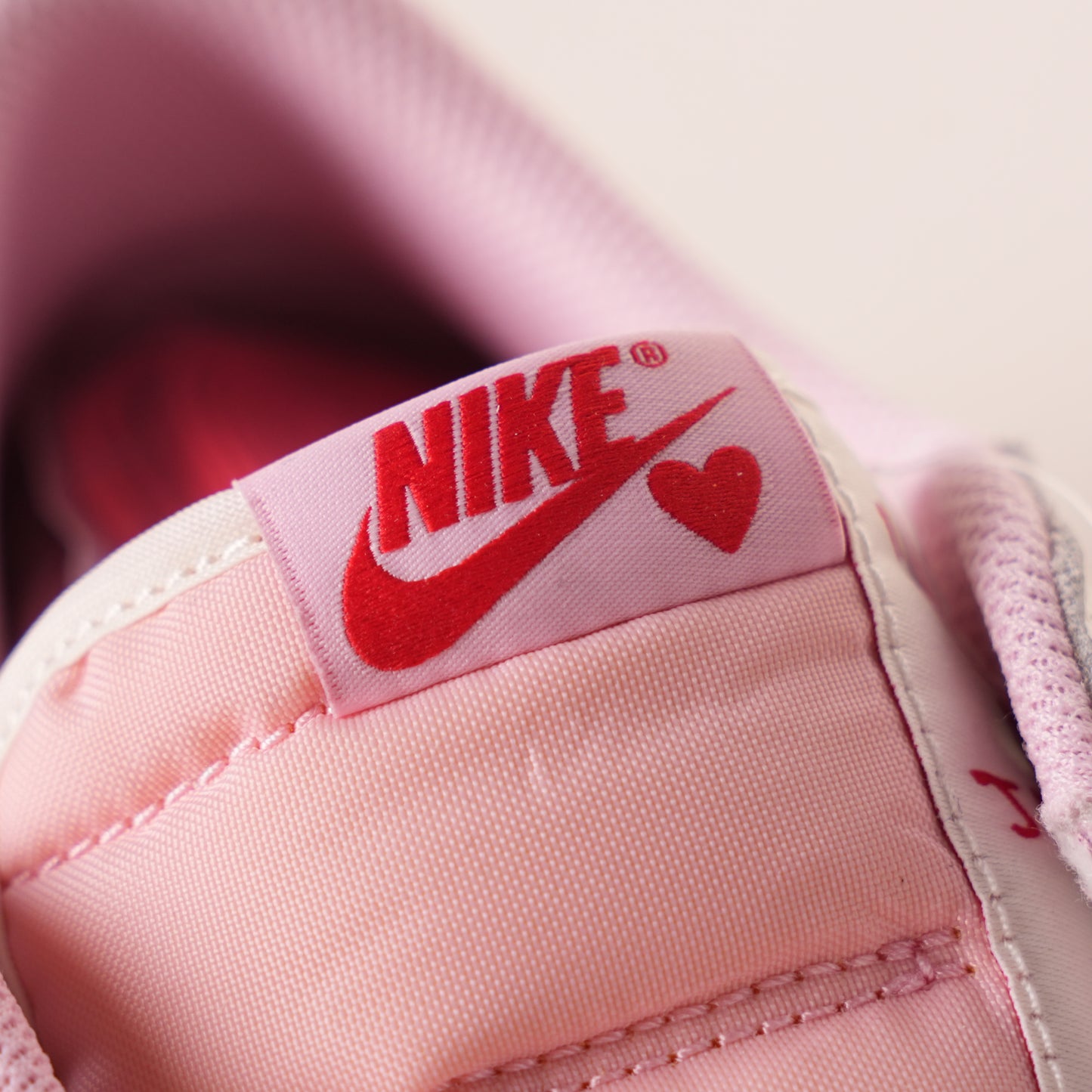 Travis Scott x Air Jordan 1 Retro Low OG 'Sail Tropical Pink' IQ7604-101