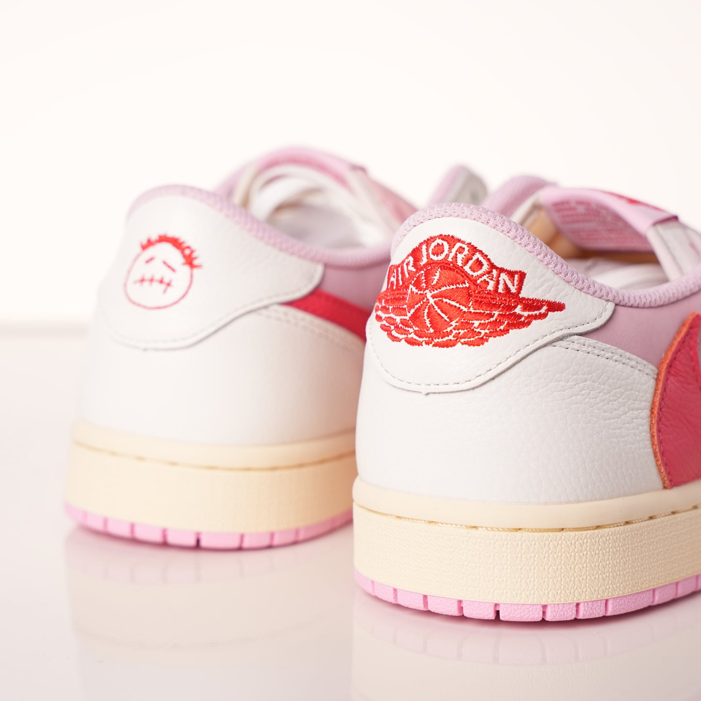 Travis Scott x Air Jordan 1 Retro Low OG 'Sail Tropical Pink' IQ7604-101