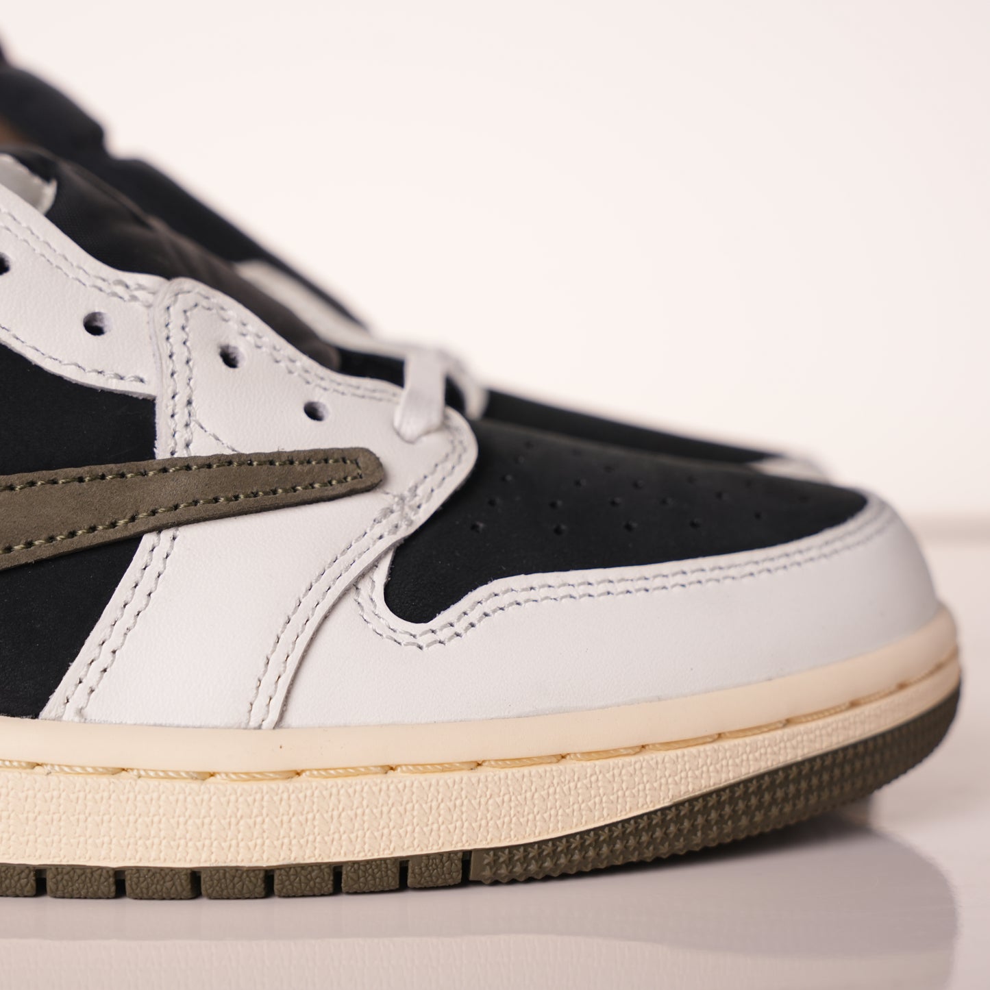 Air Jordan 1 Retro Low OG SP Travis Scott Olive (W) DZ4137-106