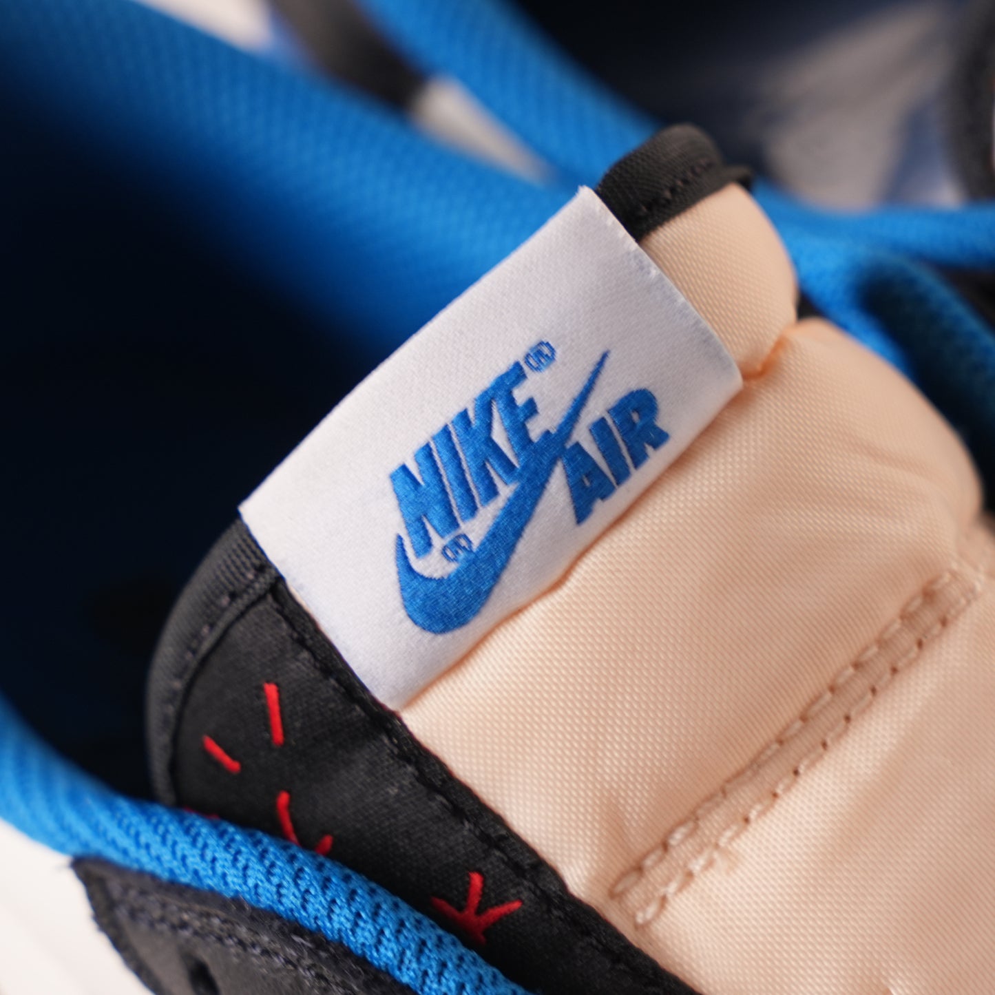 Travis Scott x Fragment Design x Air Jordan 1 Low DM7866-140