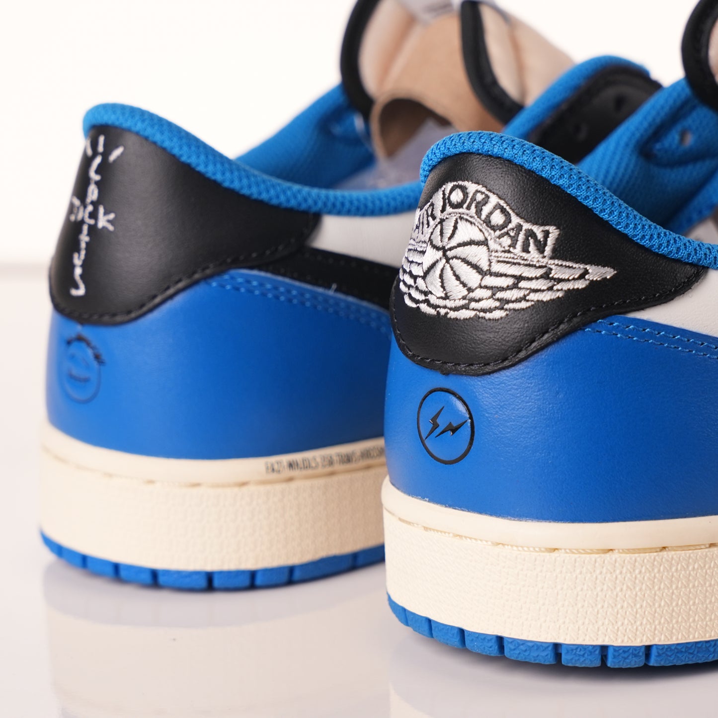 Travis Scott x Fragment Design x Air Jordan 1 Low DM7866-140