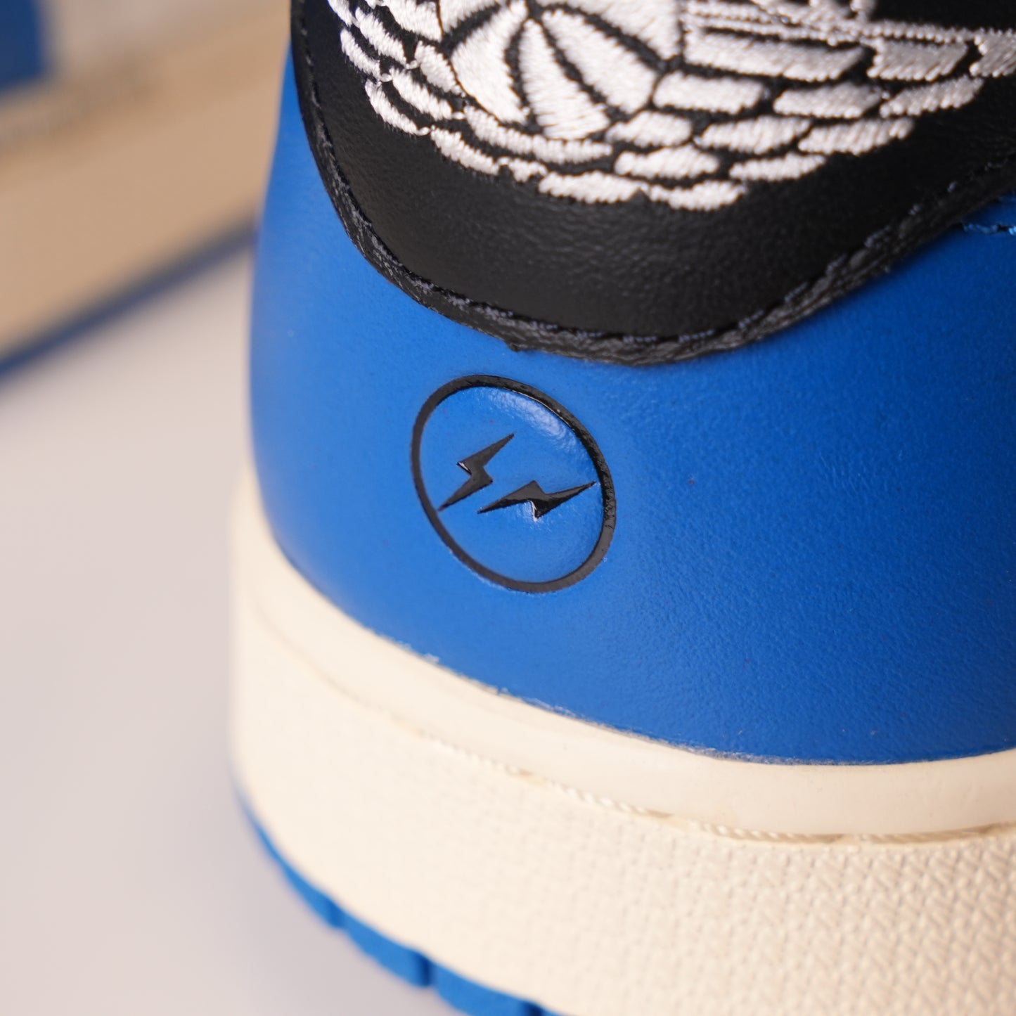 Travis Scott x Fragment Design x Air Jordan 1 Low DM7866-140
