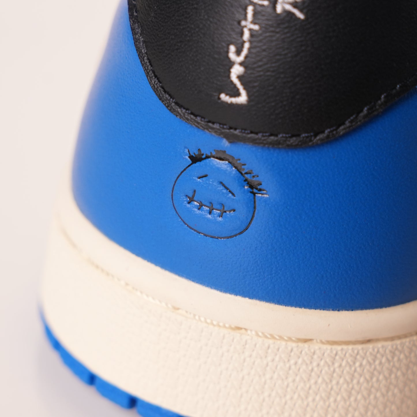 Travis Scott x Fragment Design x Air Jordan 1 Low DM7866-140