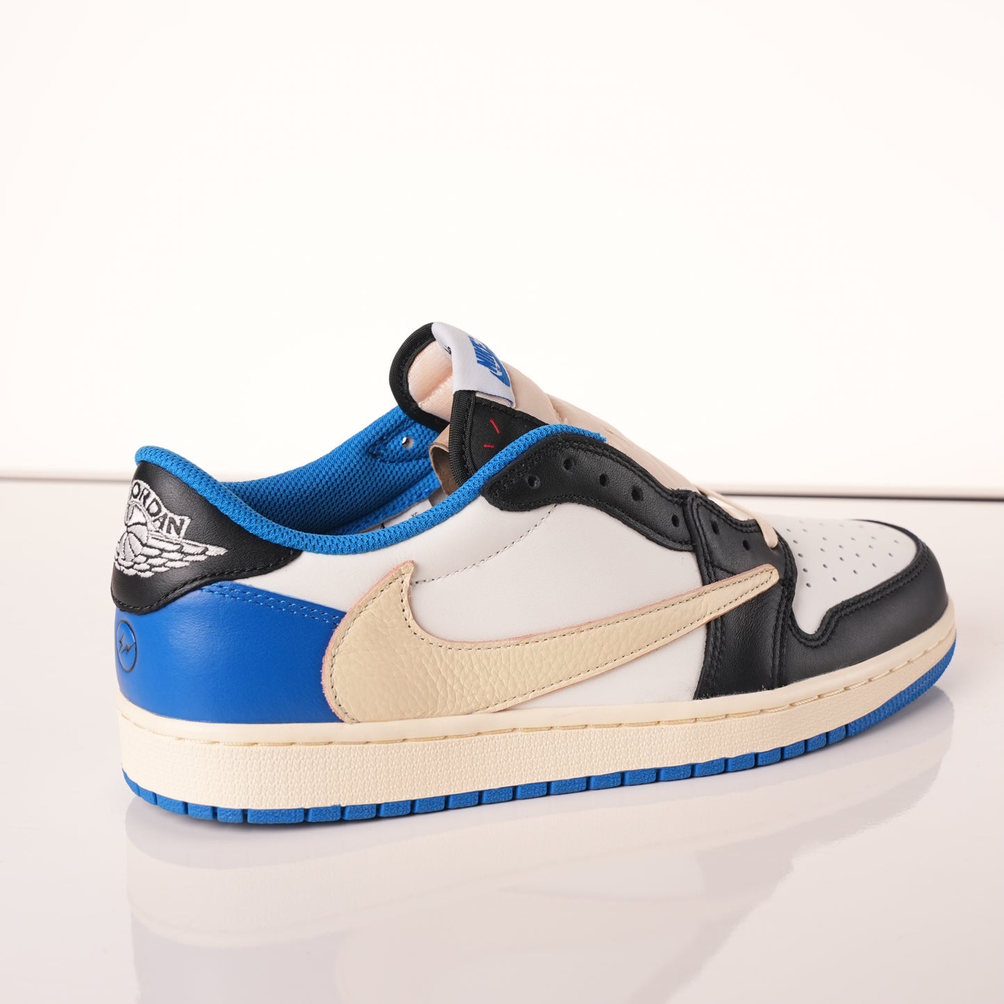 Travis Scott x Fragment Design x Air Jordan 1 Low DM7866-140