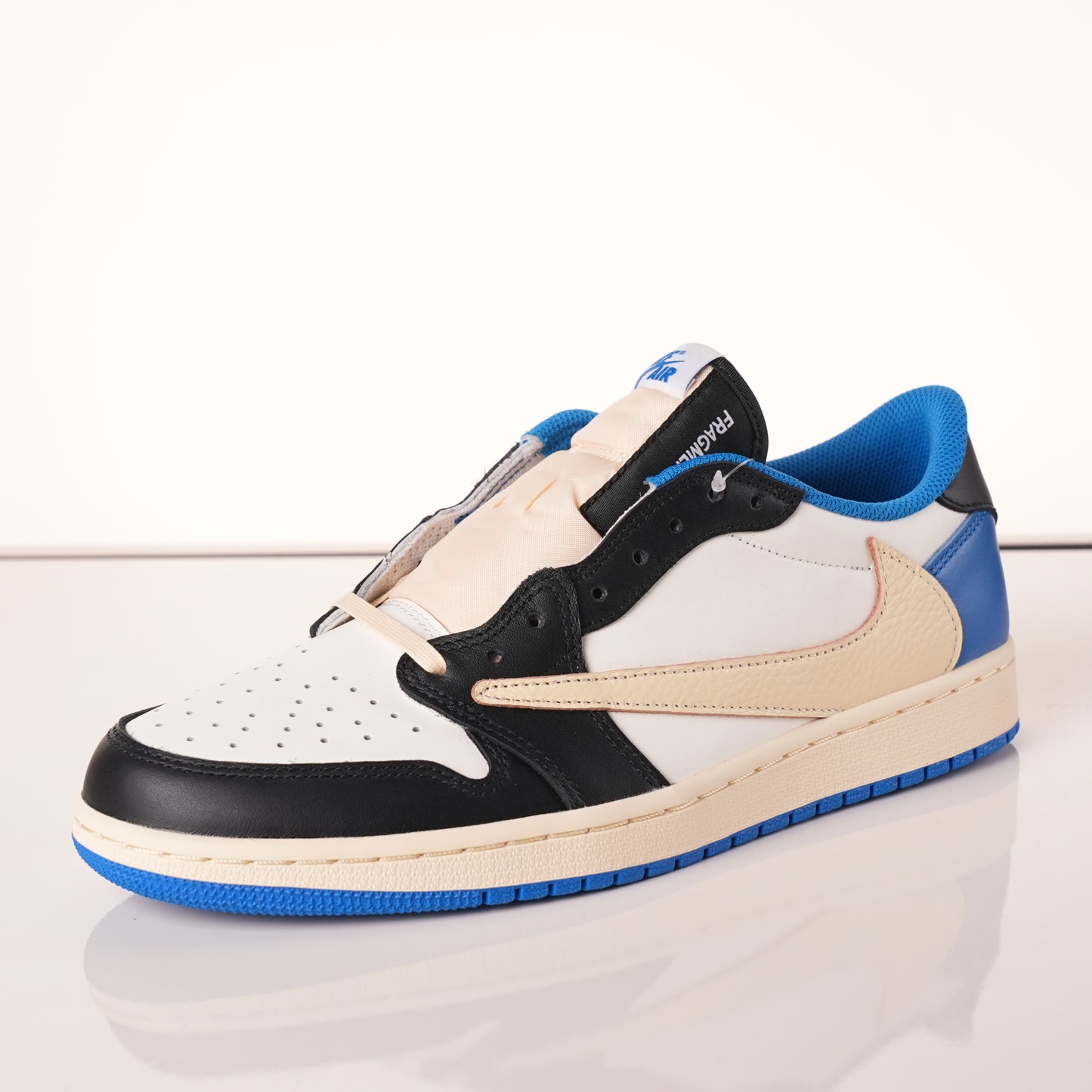 Travis Scott x Fragment Design x Air Jordan 1 Low DM7866-140