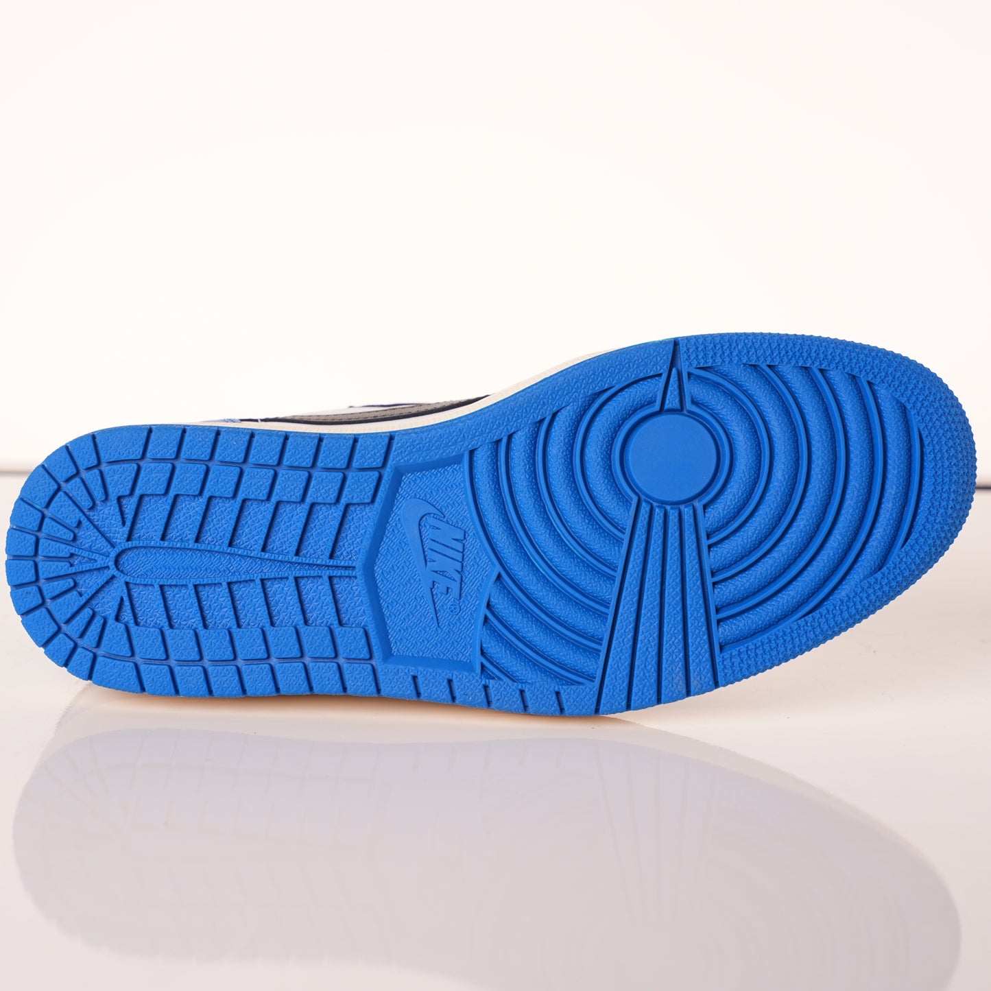 Travis Scott x Fragment Design x Air Jordan 1 Low DM7866-140