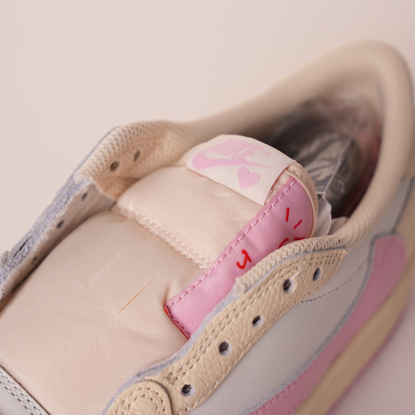 Travis Scott x Air Jordan 1 Low OG Sail Shy Pink