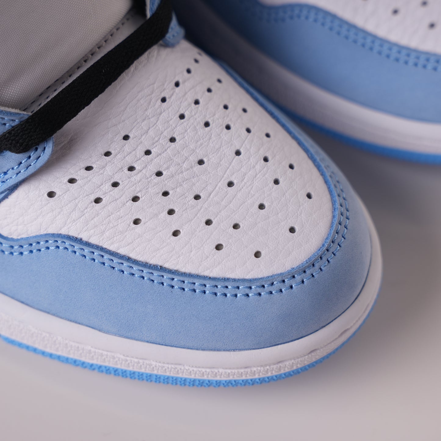 Air Jordan 1 Retro High White University Blue 555088-134