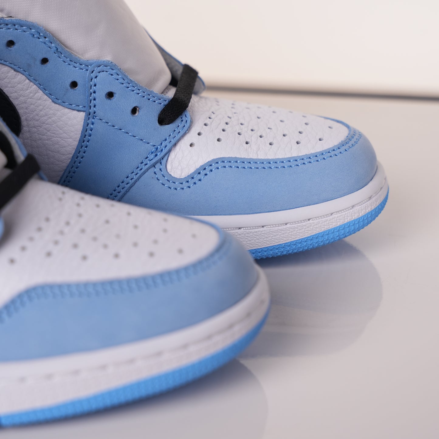 Air Jordan 1 Retro High White University Blue 555088-134