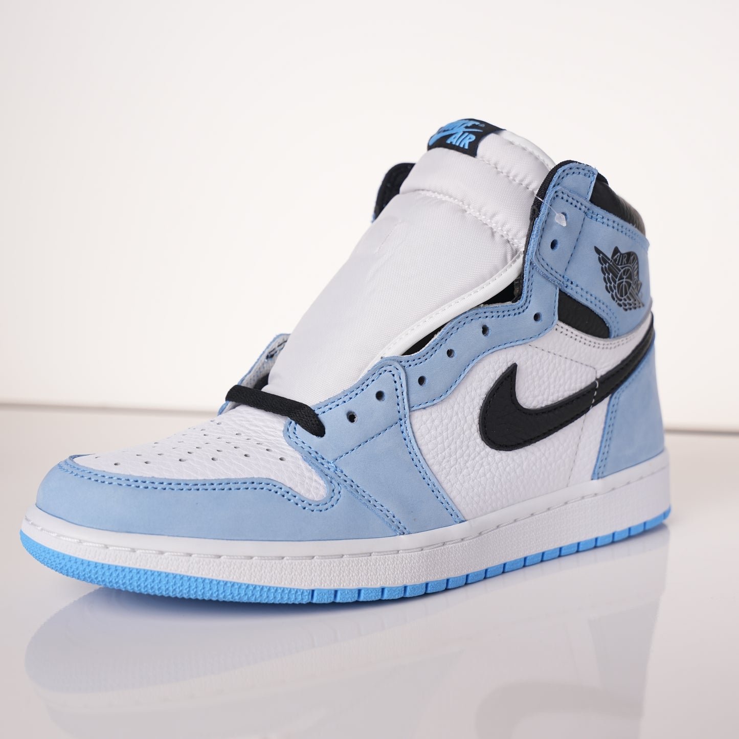 Air Jordan 1 Retro High White University Blue 555088-134