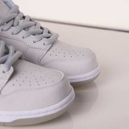 CONCEPTS × Nike Dunk SB Low White Lobster