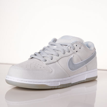 CONCEPTS × Nike Dunk SB Low White Lobster