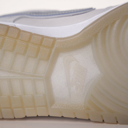 CONCEPTS × Nike Dunk SB Low White Lobster