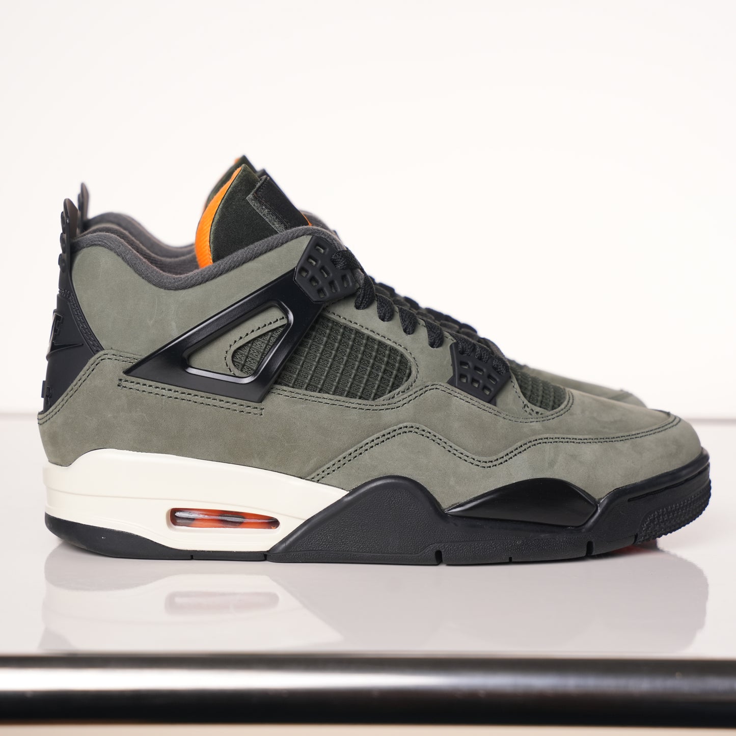 Air Jordan 4 Retro Undefeated JBM351 M1
