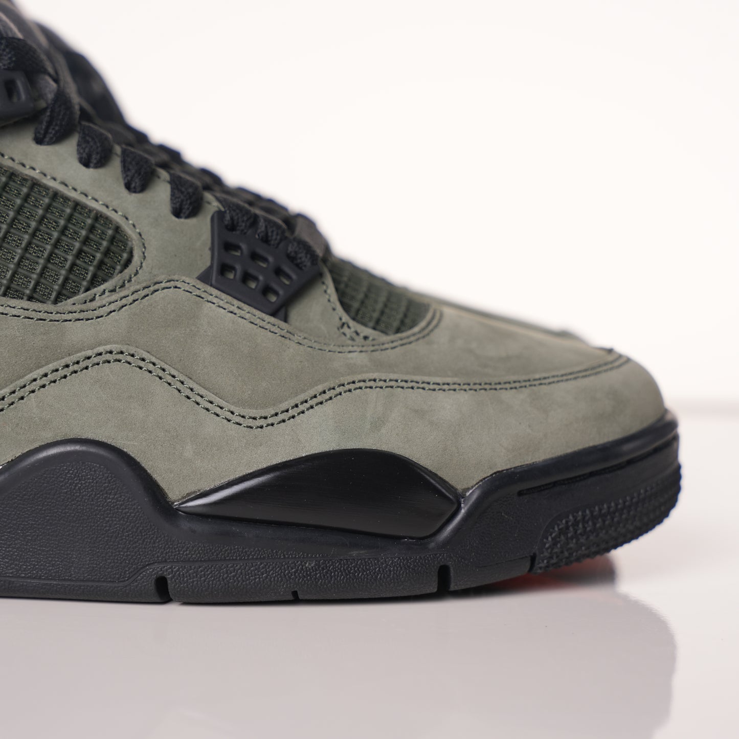 Air Jordan 4 Retro Undefeated JBM351 M1