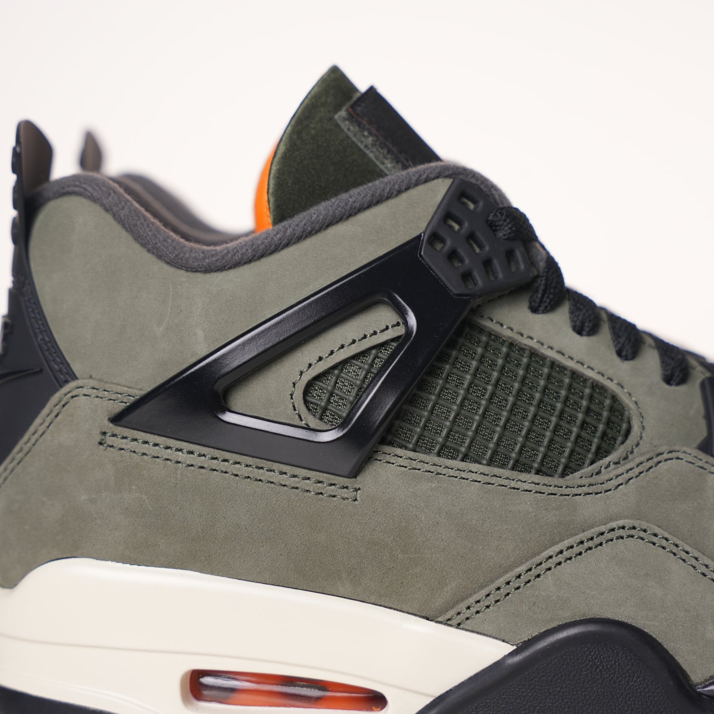 Air Jordan 4 Retro Undefeated JBM351 M1