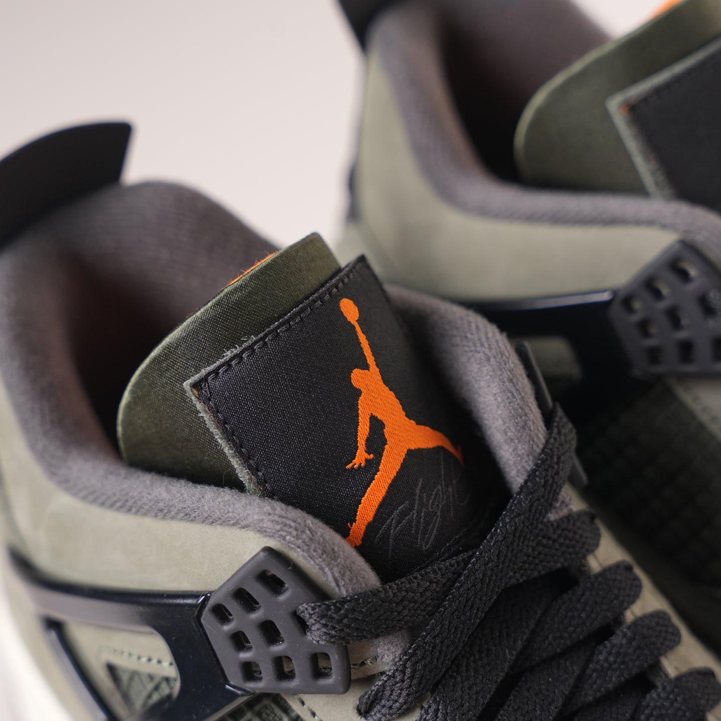 Air Jordan 4 Retro Undefeated JBM351 M1