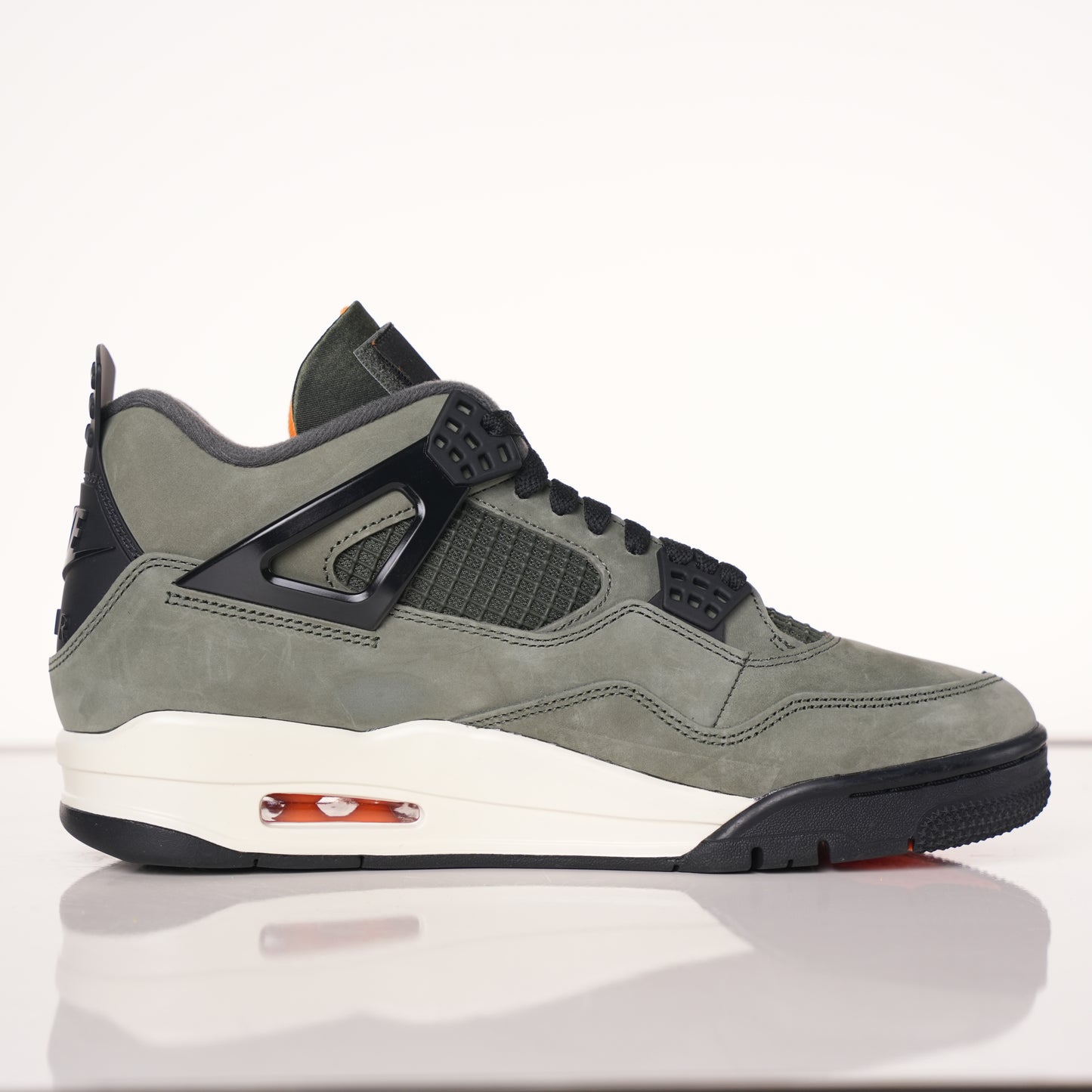 Air Jordan 4 Retro Undefeated JBM351 M1