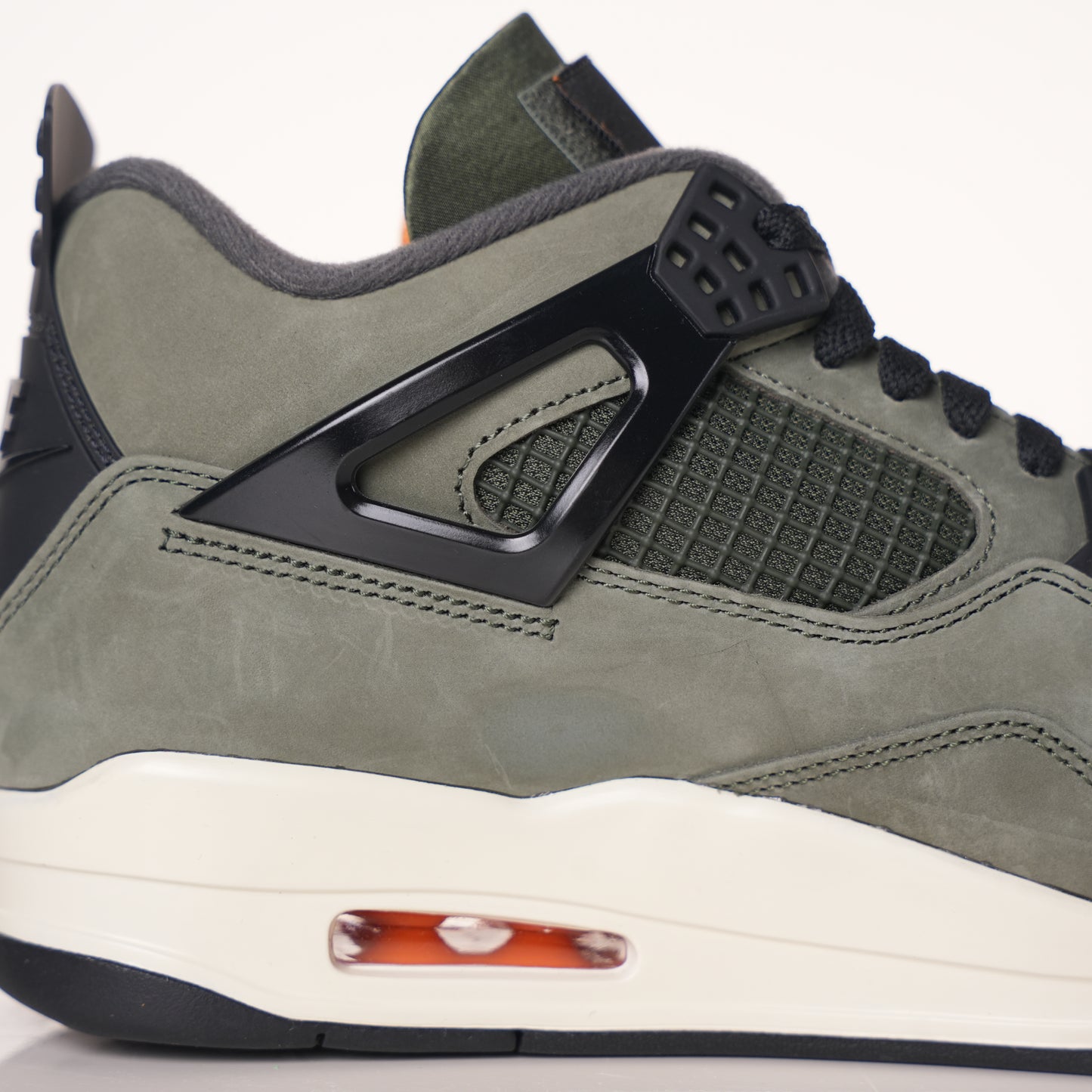 Air Jordan 4 Retro Undefeated JBM351 M1