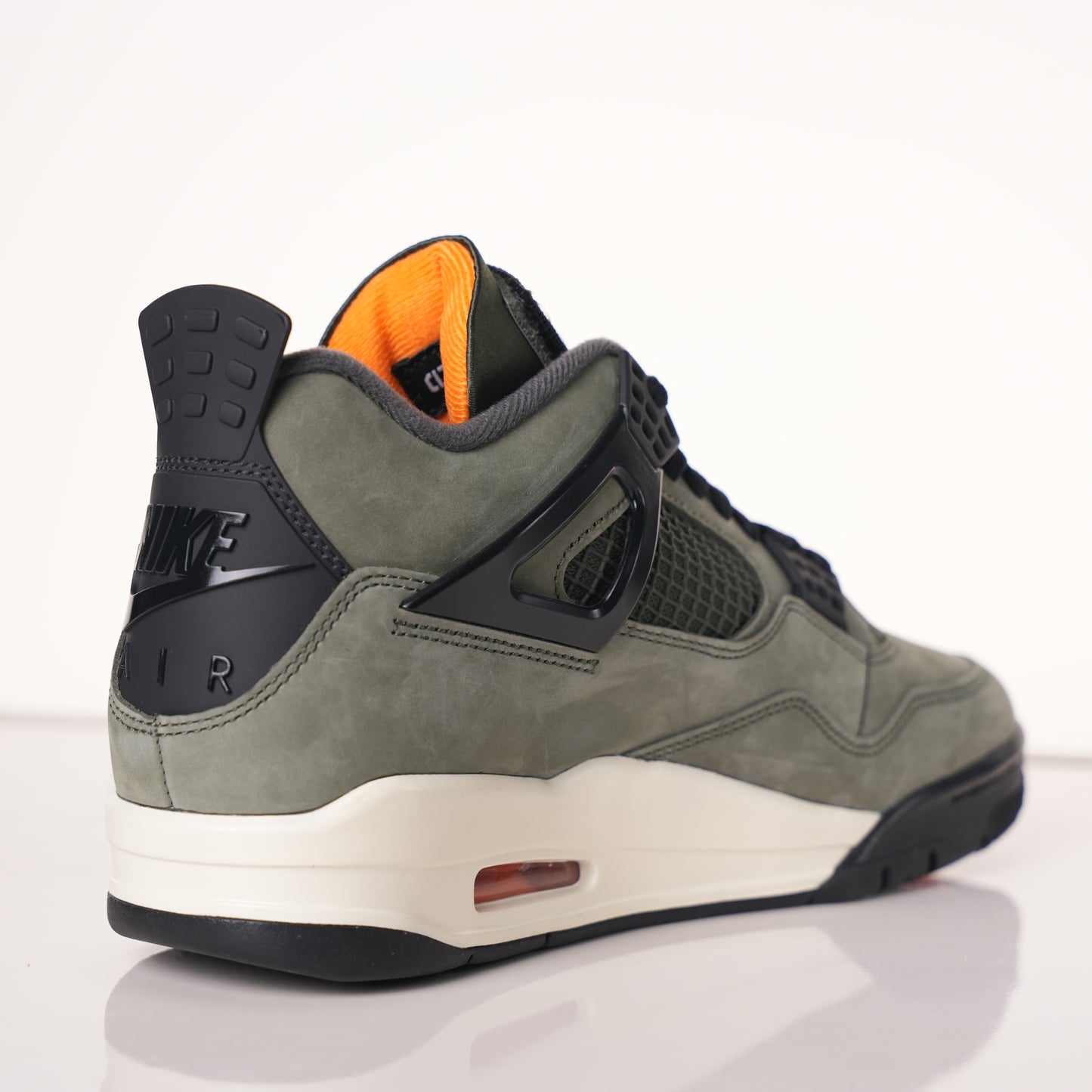 Air Jordan 4 Retro Undefeated JBM351 M1