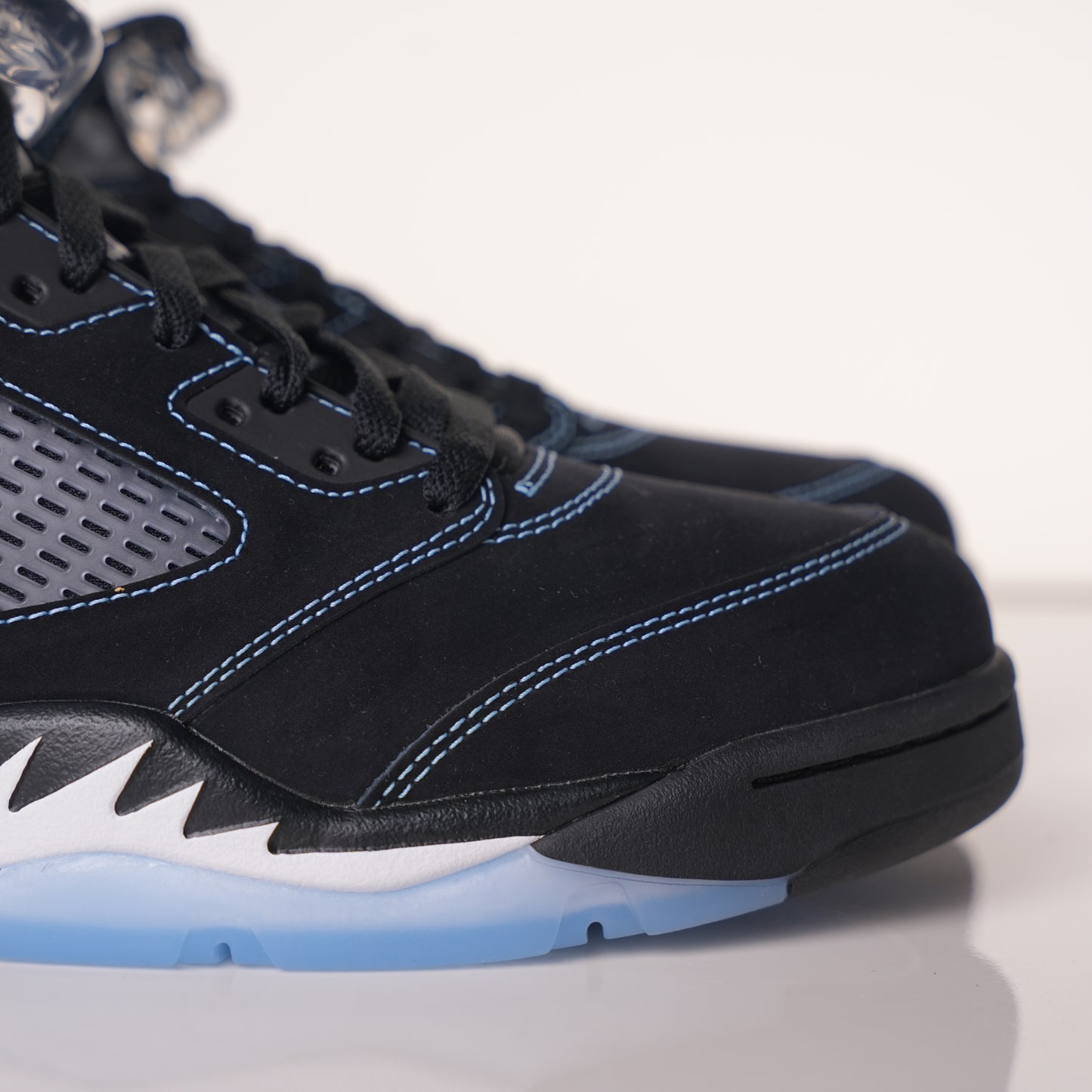 Air Jordan 5 Retro 'Black University Blue' 2026 DD0587-008