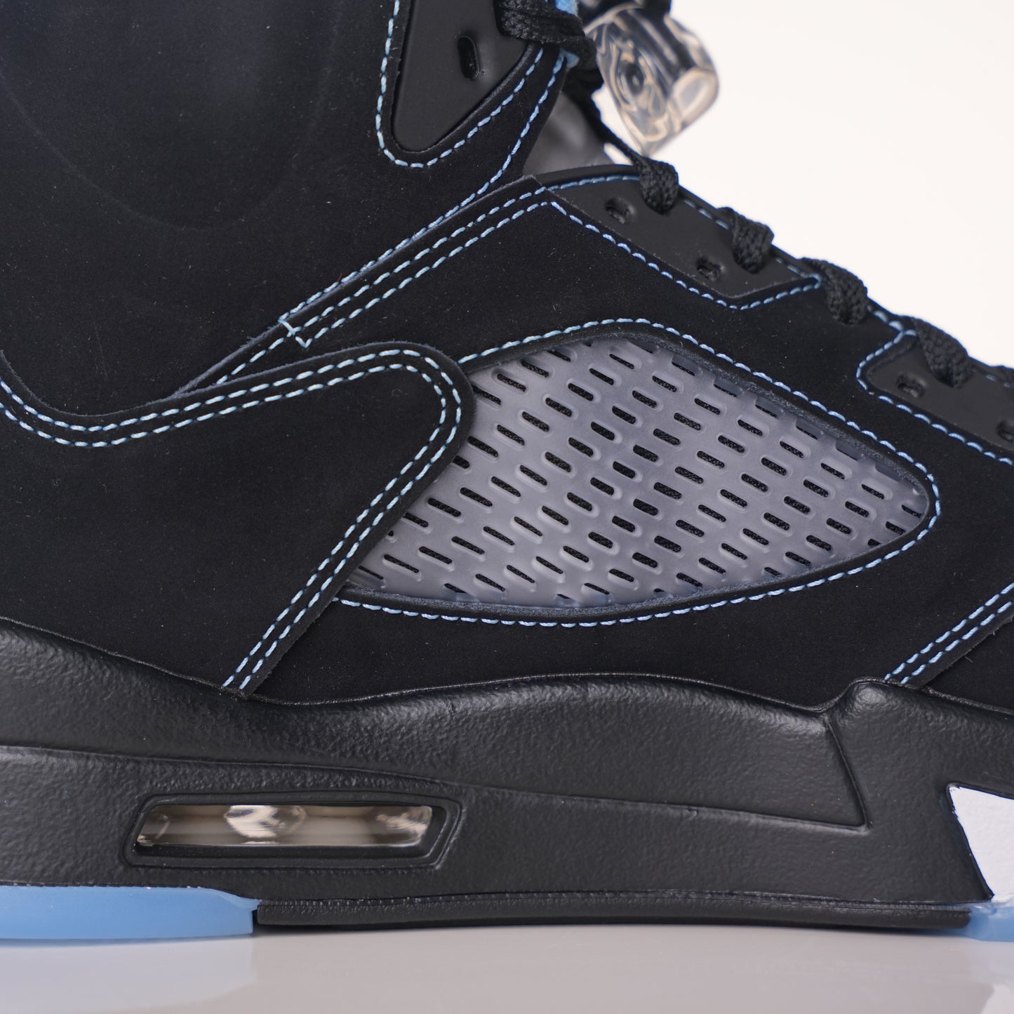 Air Jordan 5 Retro 'Black University Blue' 2026 DD0587-008
