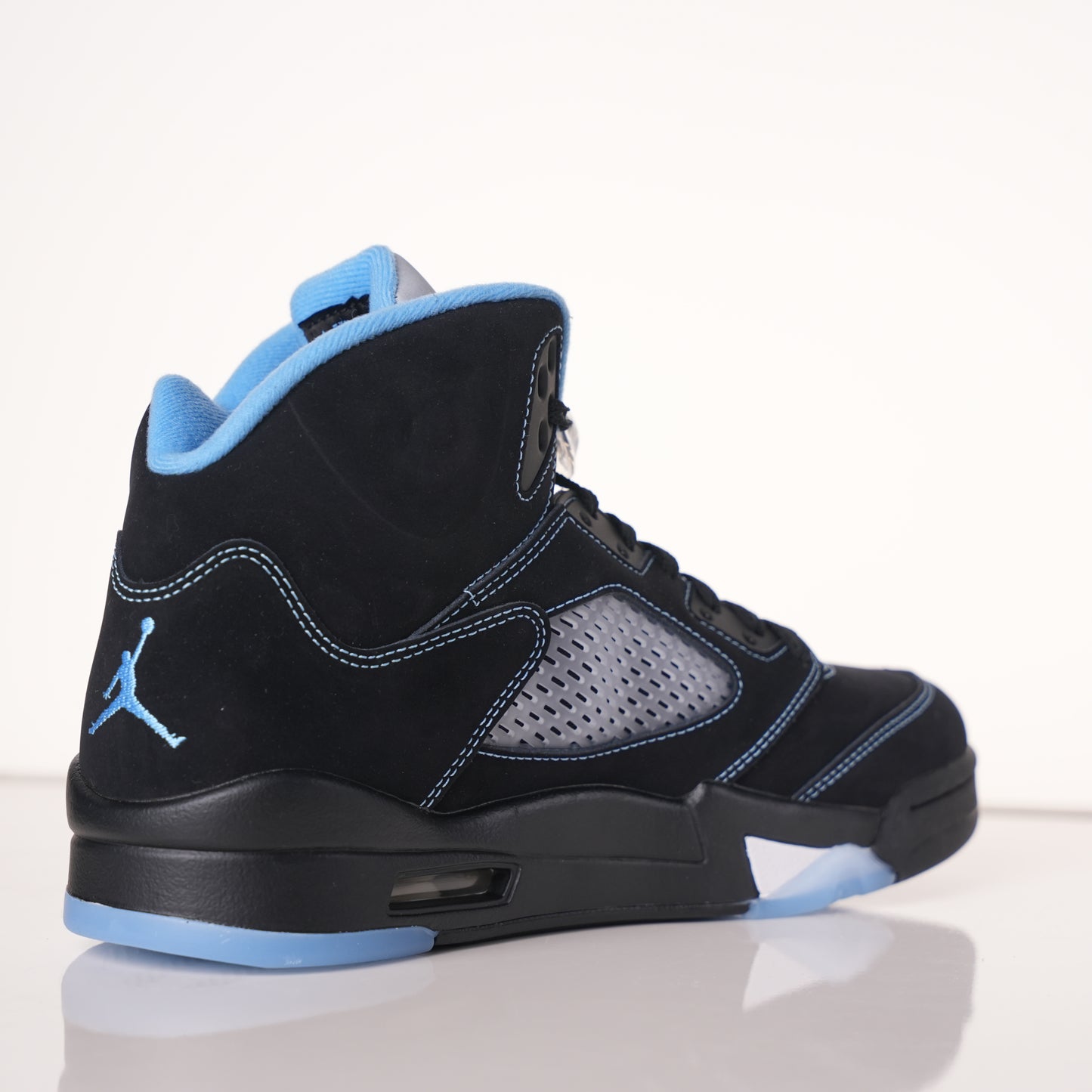 Air Jordan 5 Retro 'Black University Blue' 2026 DD0587-008