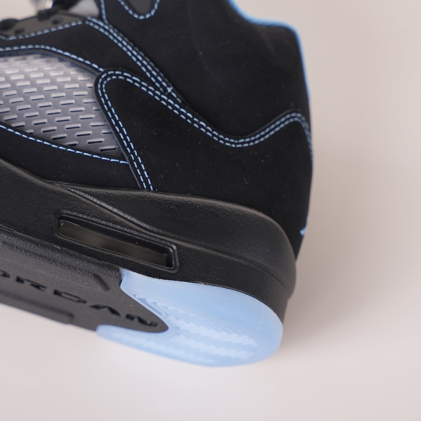 Air Jordan 5 Retro 'Black University Blue' 2026 DD0587-008