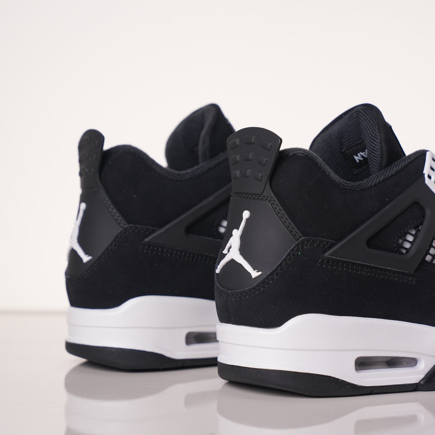 Air Jordan 4 White Thunder FQ8138-001