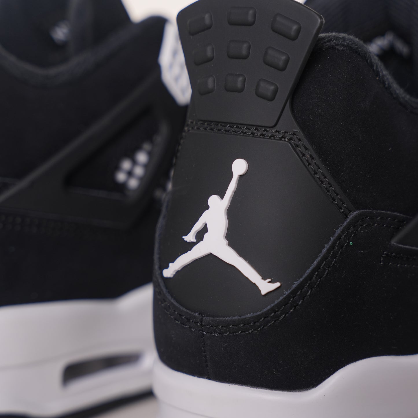 Air Jordan 4 White Thunder FQ8138-001