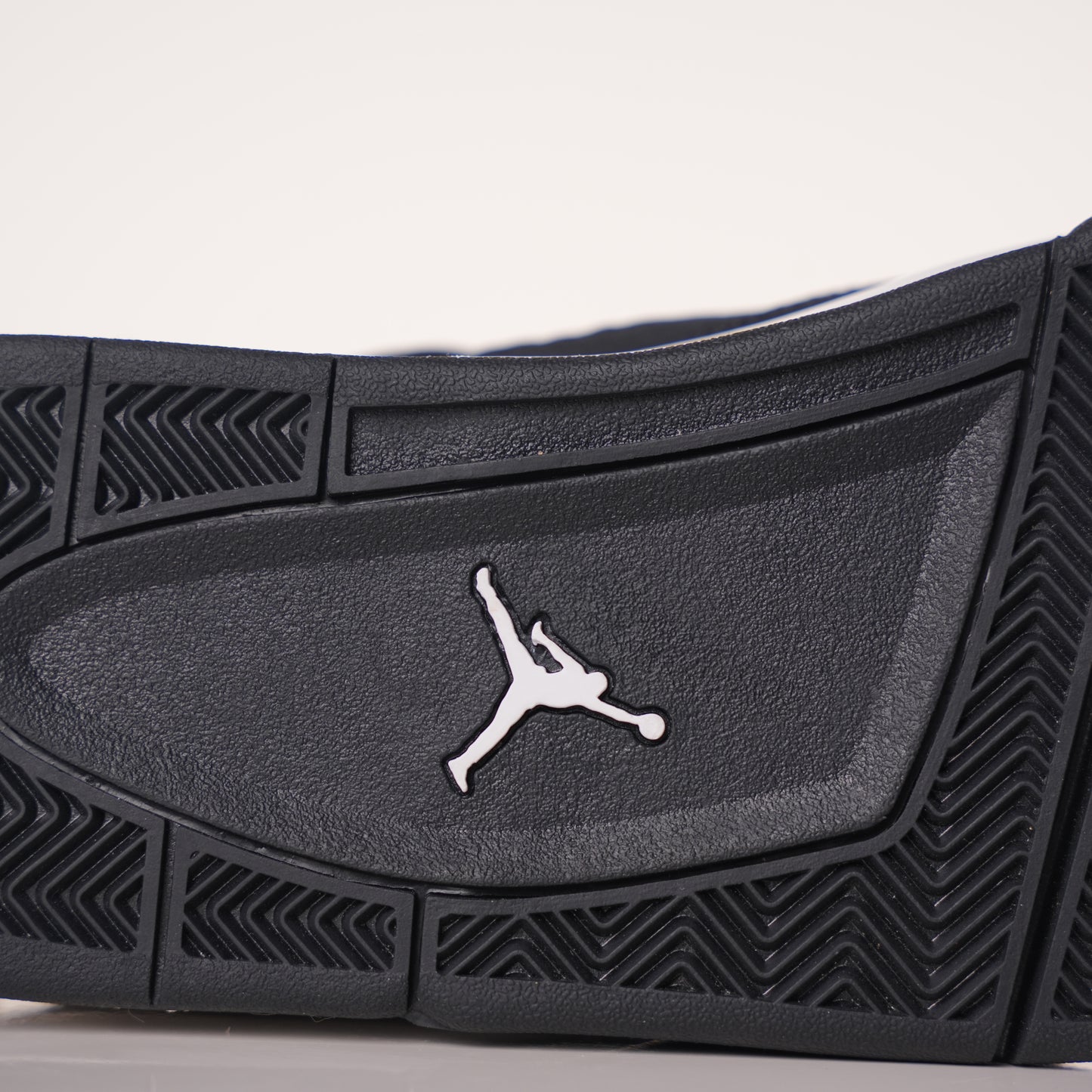Air Jordan 4 White Thunder FQ8138-001