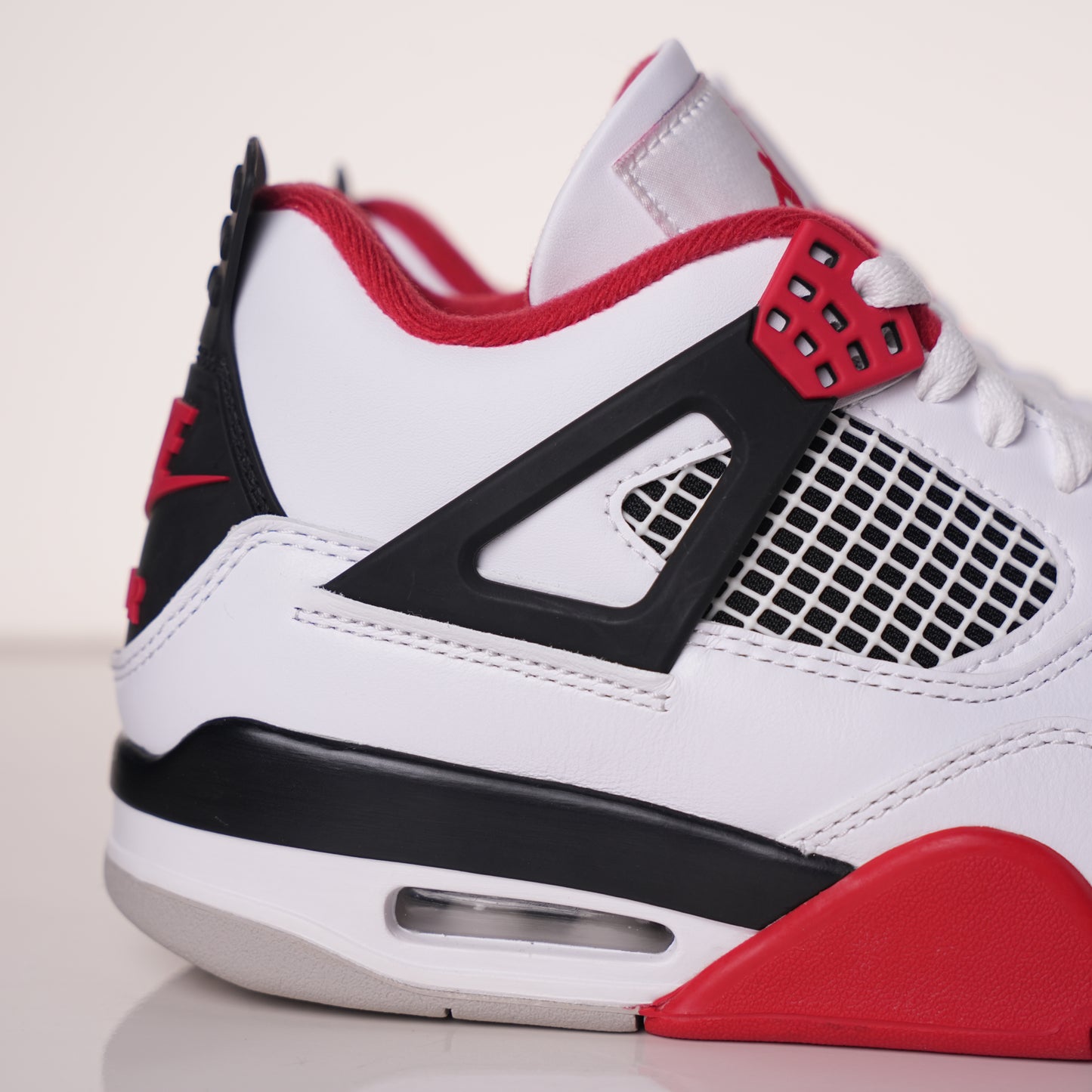 Air Jordan 4 Retro Fire Red DC7770-160