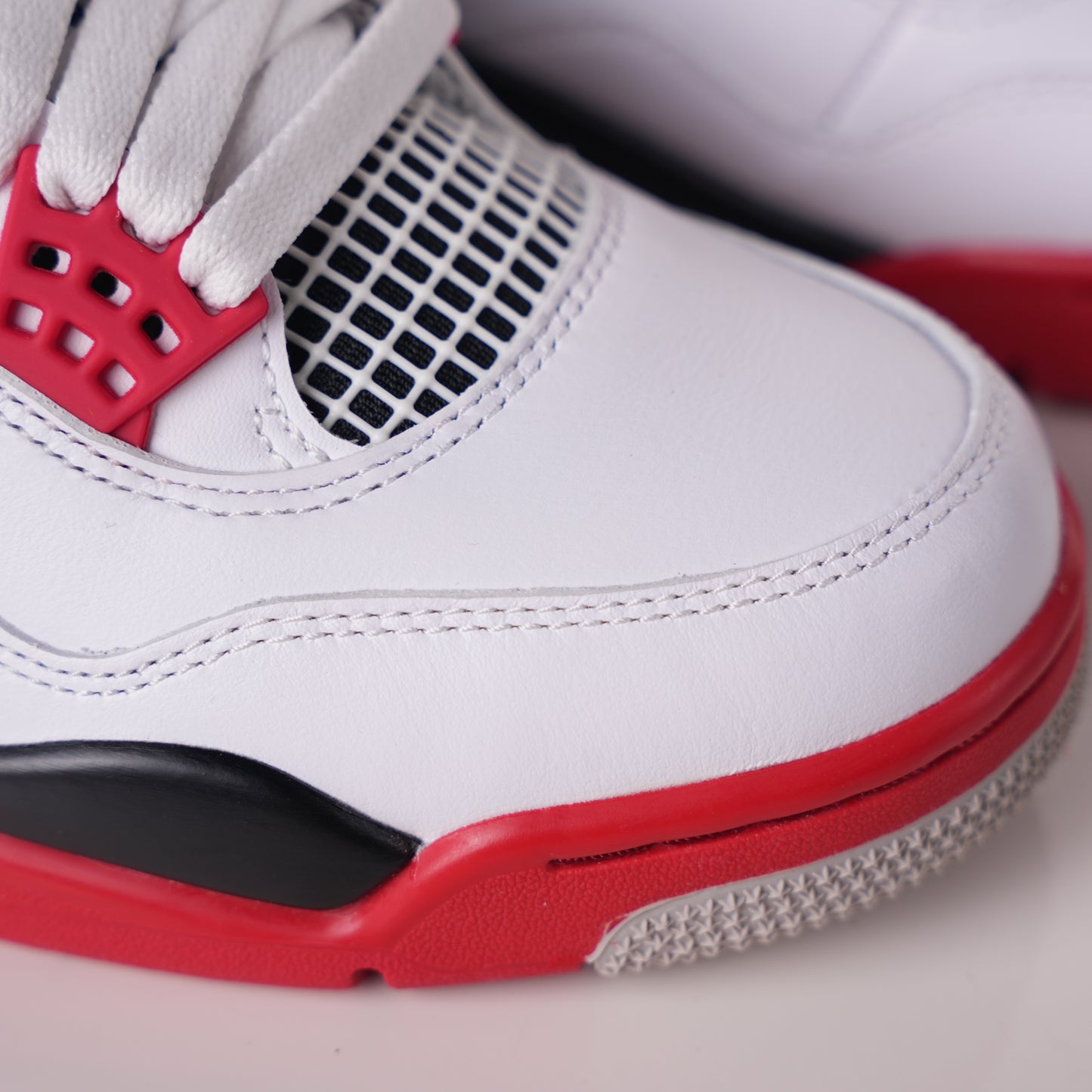 Air Jordan 4 Retro Fire Red DC7770-160