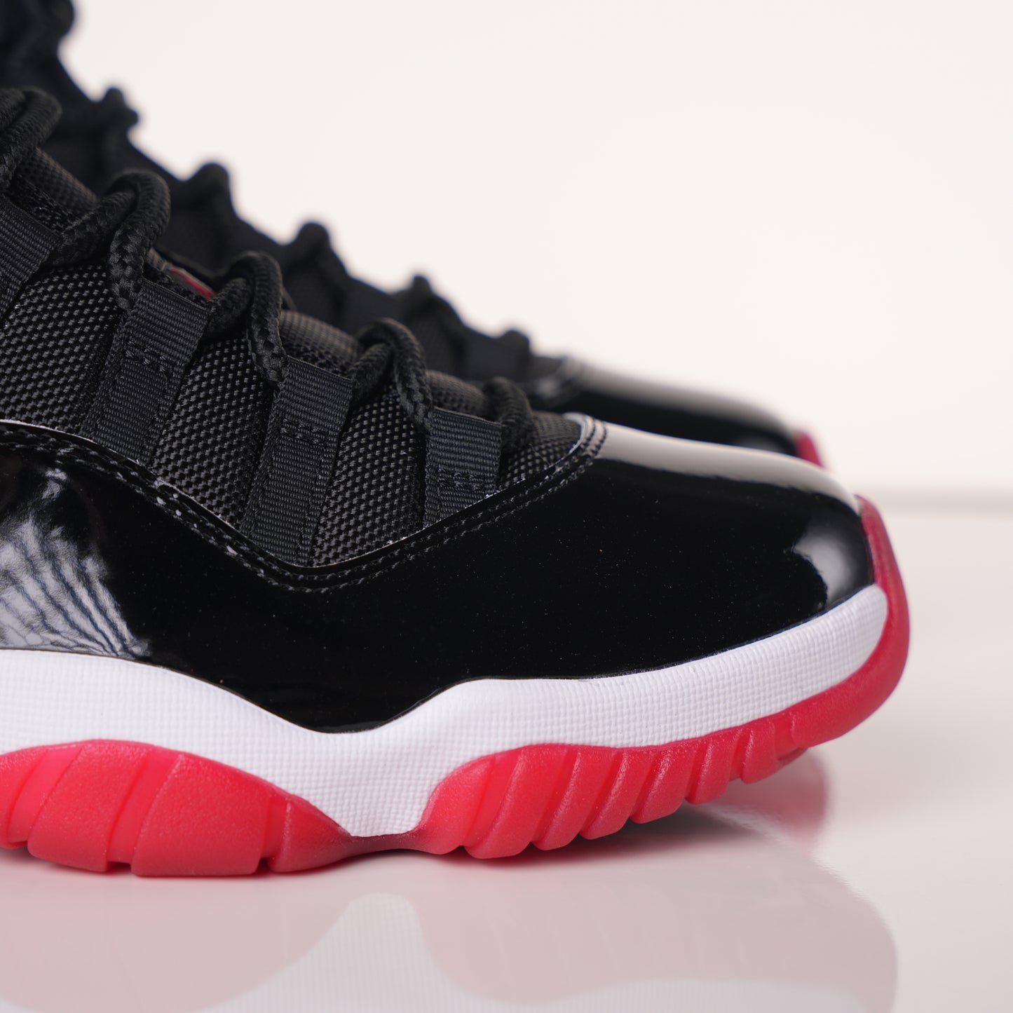Air Jordan 11 Retro Playoffs Bred (2019) 378037-061