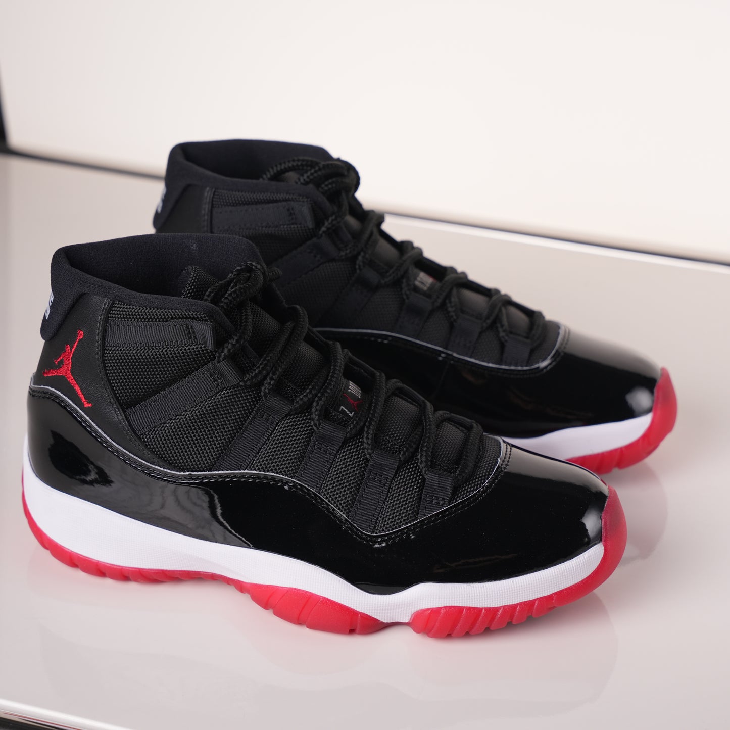 Air Jordan 11 Retro Playoffs Bred (2019) 378037-061