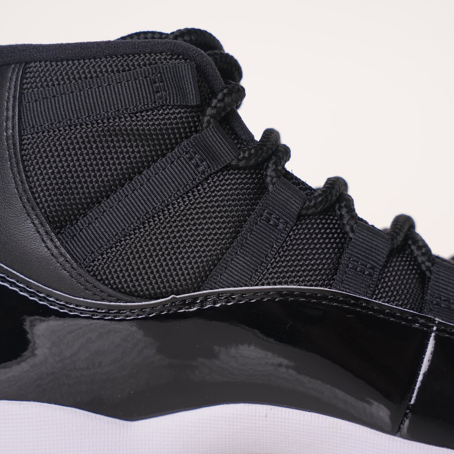 Air Jordan 11 Retro Playoffs Bred (2019) 378037-061