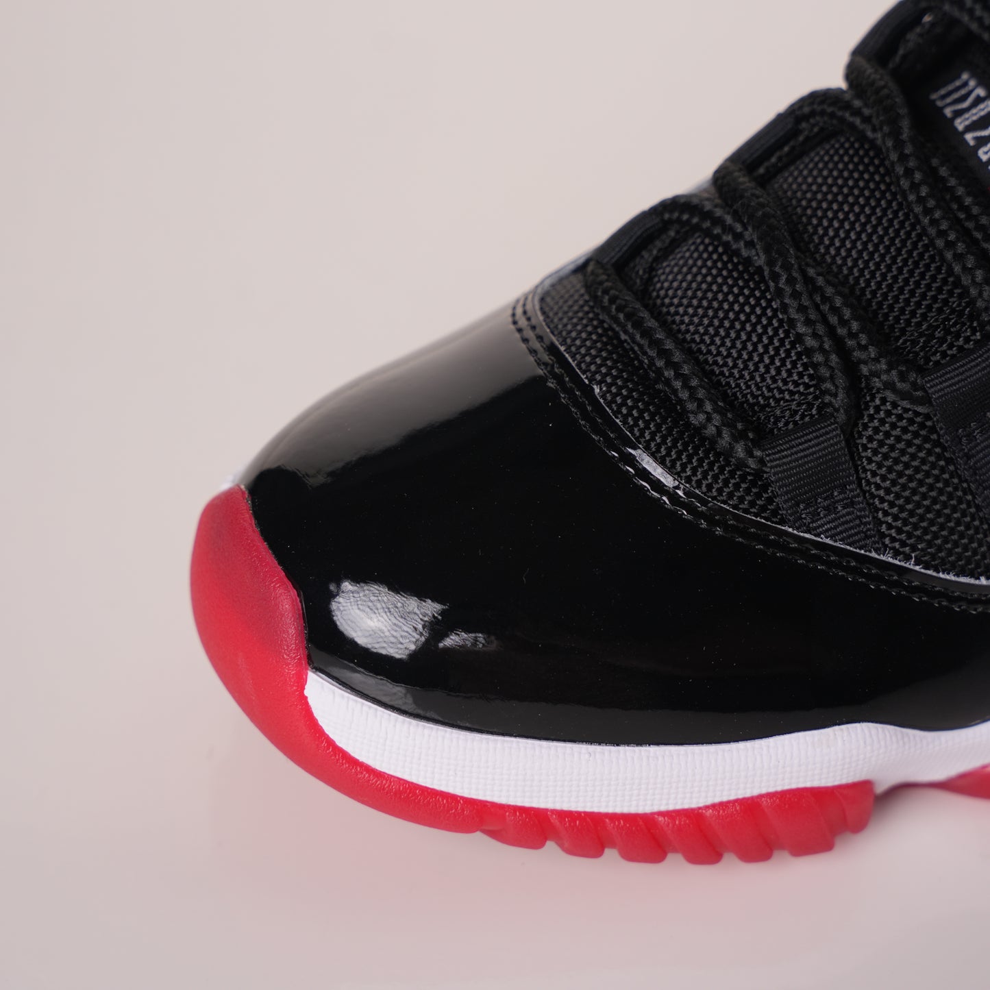 Air Jordan 11 Retro Playoffs Bred (2019) 378037-061