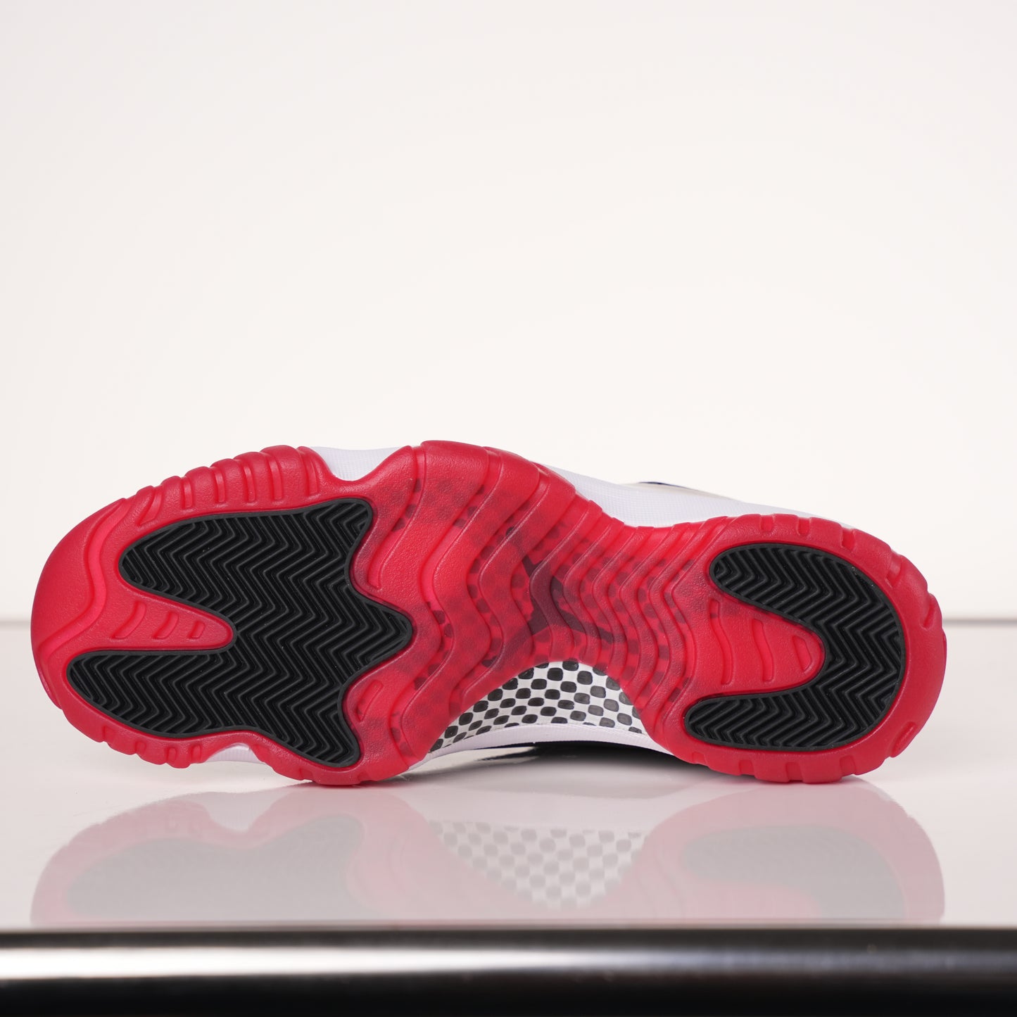 Air Jordan 11 Retro Playoffs Bred (2019) 378037-061