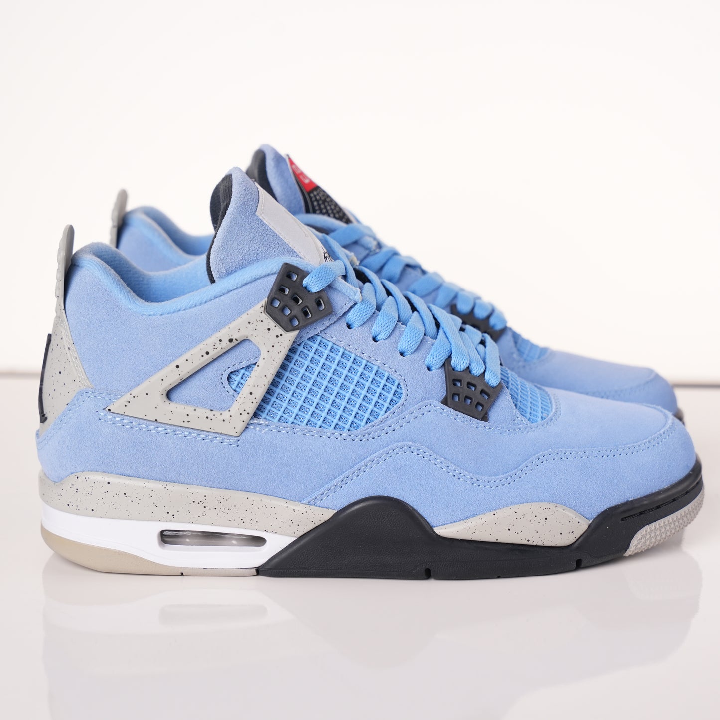 Air Jordan 4 Retro University Blue CT8527-400