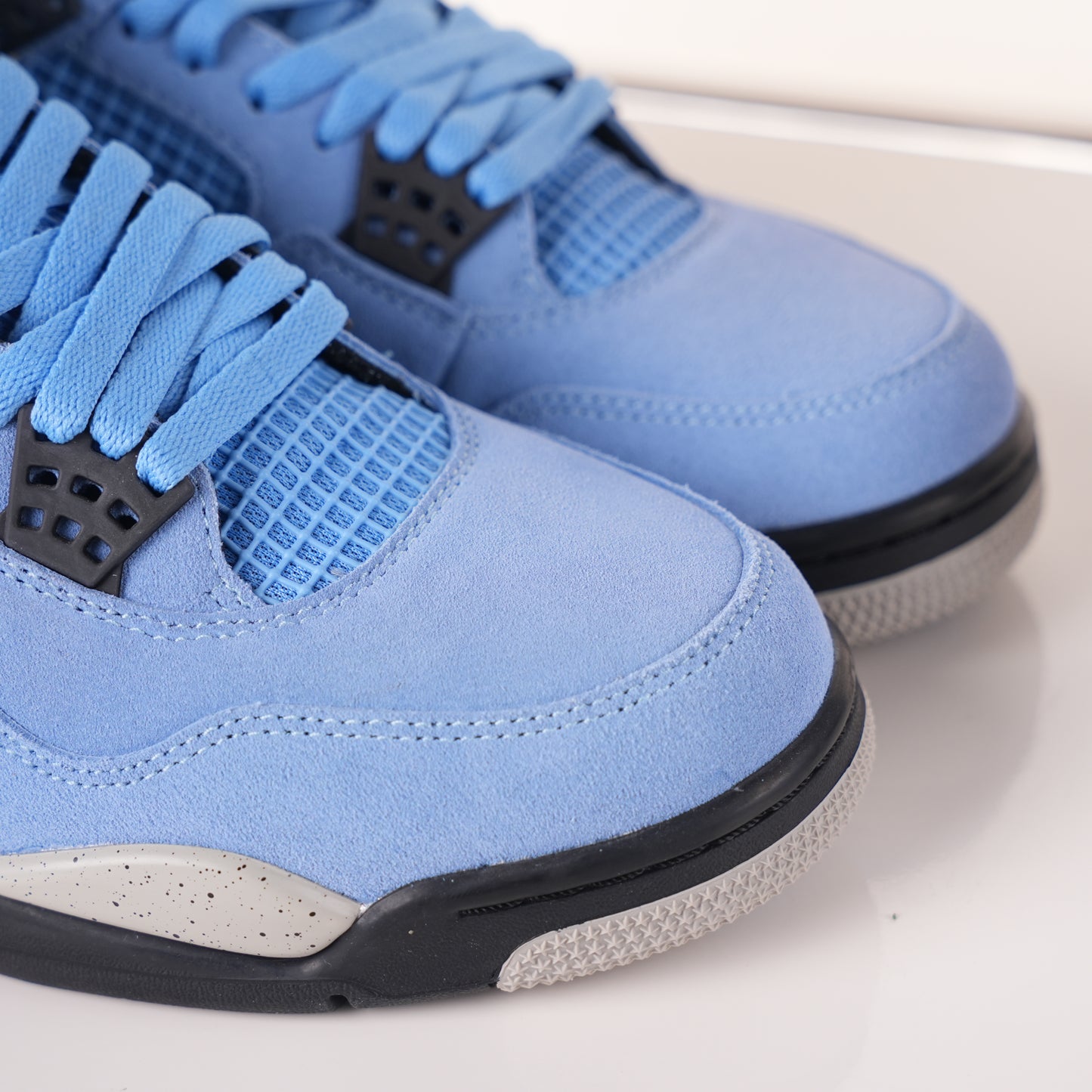 Air Jordan 4 Retro University Blue CT8527-400