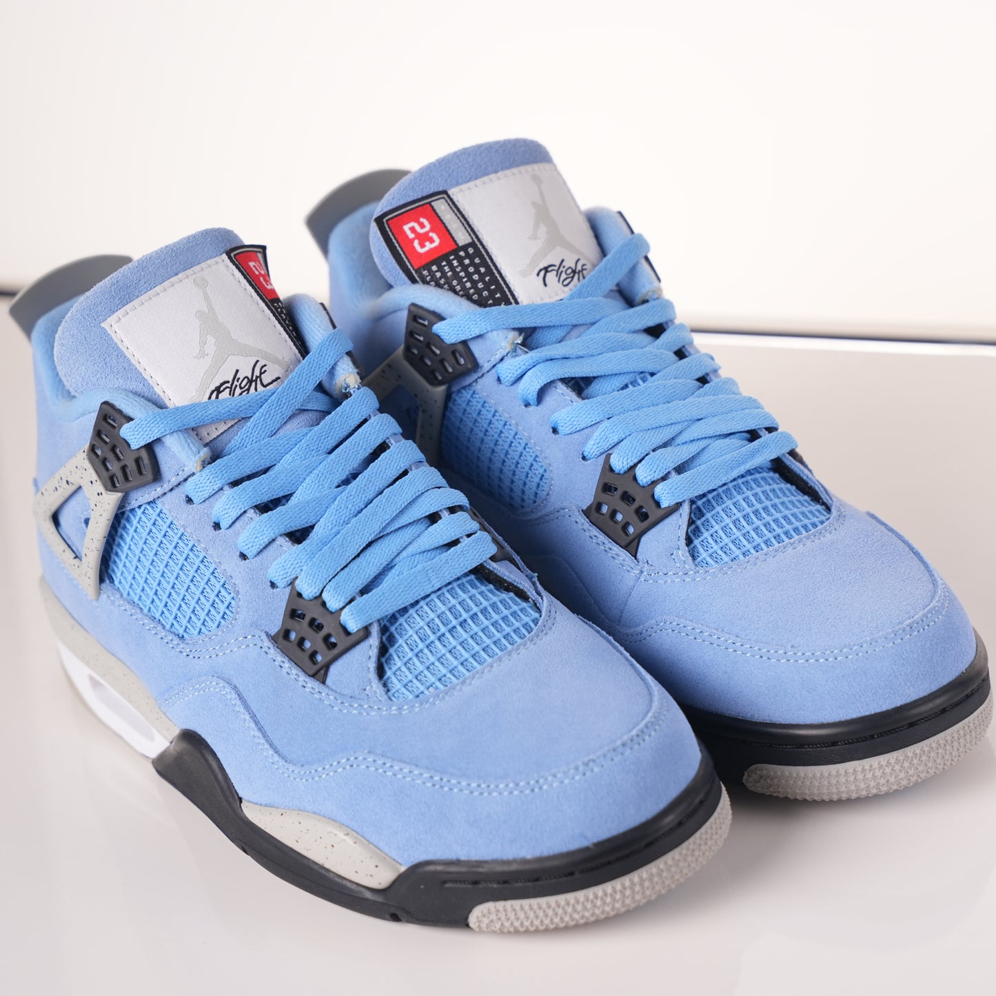 Air Jordan 4 Retro University Blue CT8527-400