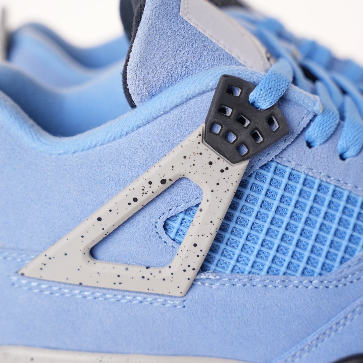 Air Jordan 4 Retro University Blue CT8527-400