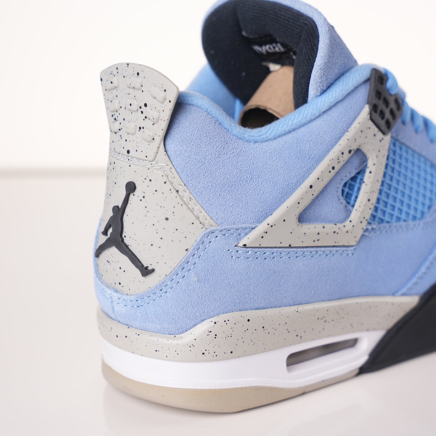 Air Jordan 4 Retro University Blue CT8527-400