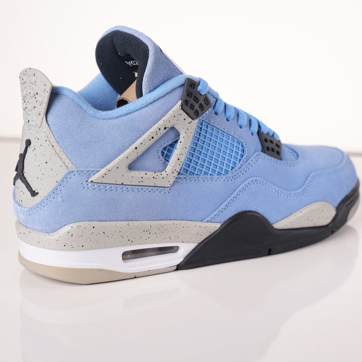 Air Jordan 4 Retro University Blue CT8527-400